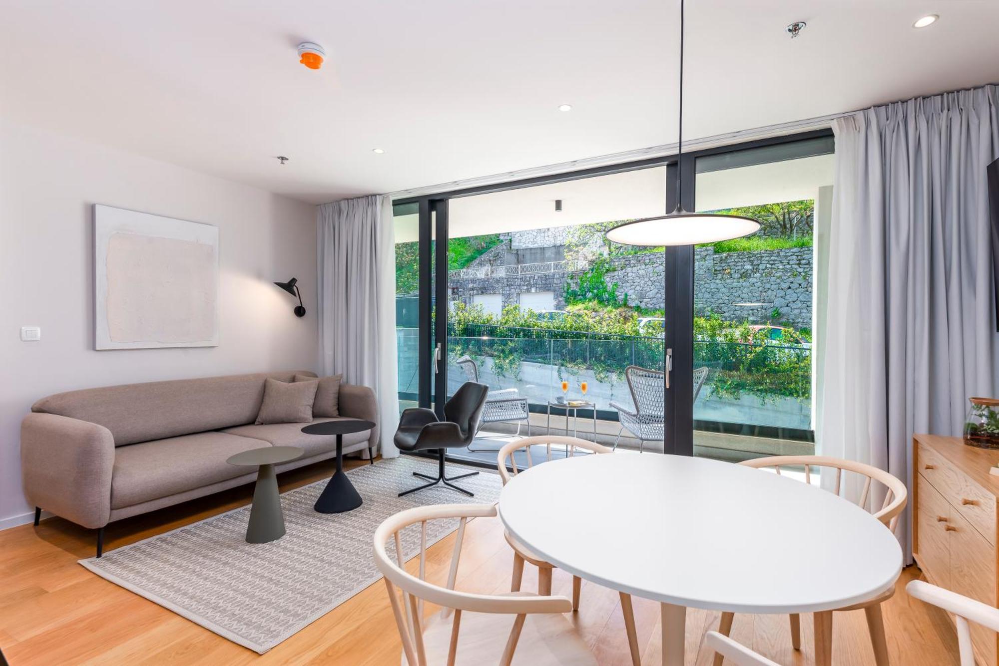City Residences دوبروفينك المظهر الخارجي الصورة